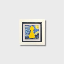 Il quadro San Gennaro Notte Stellata di Allerìa Artigianato è un’opera unica che unisce spiritualità, tradizione napoletana e design contemporaneo. Realizzato interamente a mano in legno e pietra naturale, questo piccolo gioiello da 14×14 cm porta con sé la forza simbolica del Santo Patrono e la magia senza tempo della celebre “Notte Stellata”, reinterpretata in chiave moderna e artigianale.