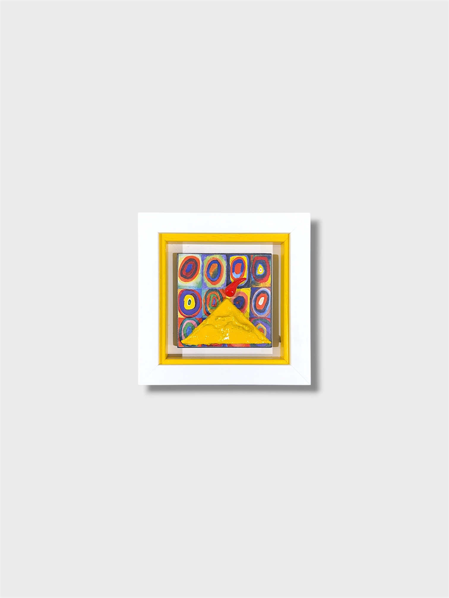 Quadro artigianale Vesuvio e Cornetto Portafortuna su sfondo stile Wassily Kandinsky. Scultura in legno e pietra 14x14 cm fatta a mano. Acquista su Alleria!