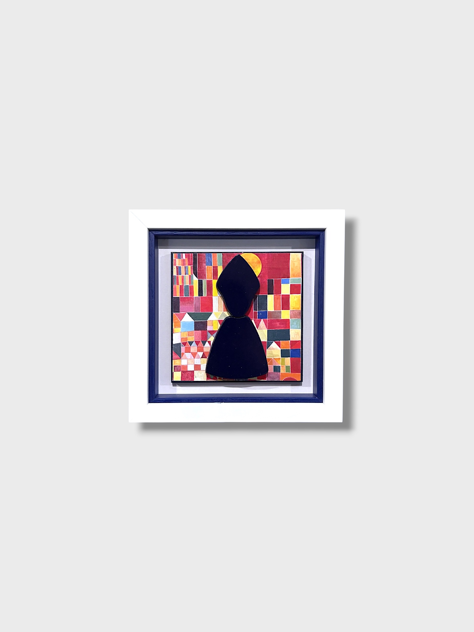 Quadro artigianale San Gennaro su sfondo stile Paul Klee. Scultura in legno e pietra 20x20 cm fatta a mano nel laboratorio. Acquista su Alleria!